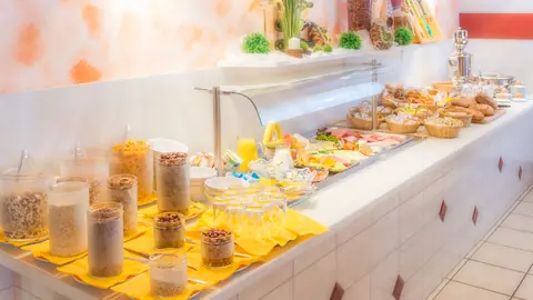 Frühstücksbuffet im Gasthof Menüwirt — Gesamtansicht