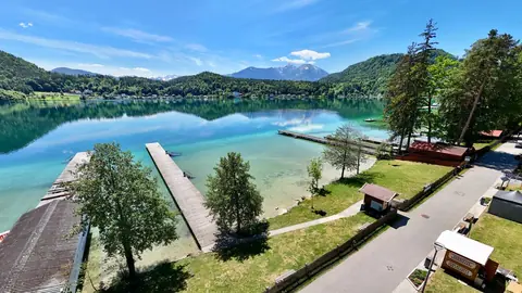 Klopeiner See — Badestrand aus der Vogelperspektive, Drohnenaufnahme